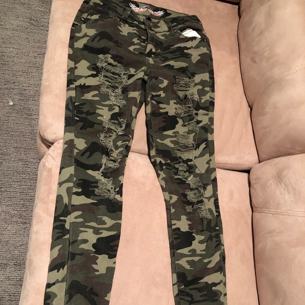 Camouflage distressed jeans